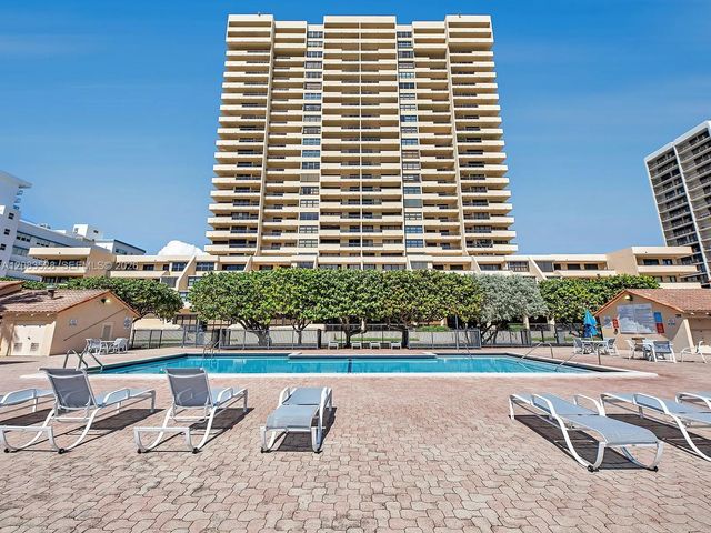 4 of 31 - 2555 Collins Avenue #1604, Miami Beach, FL