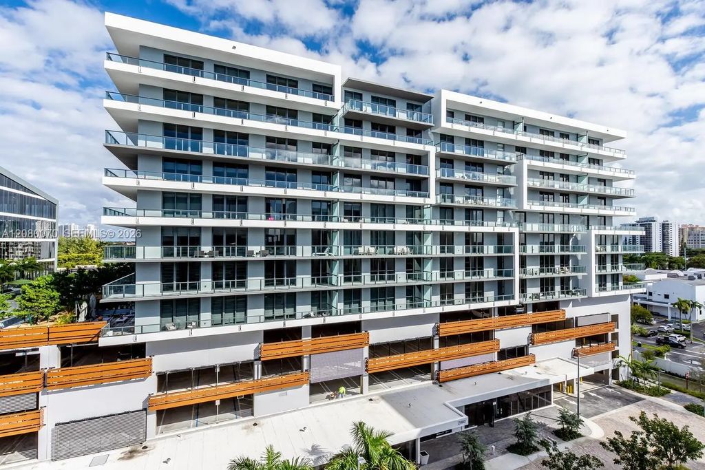 2960 Ne 207th Street #1005, Aventura