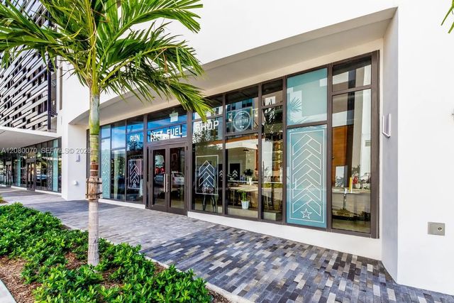 2 of 45 - 2960 Ne 207th Street #1005, Aventura, FL