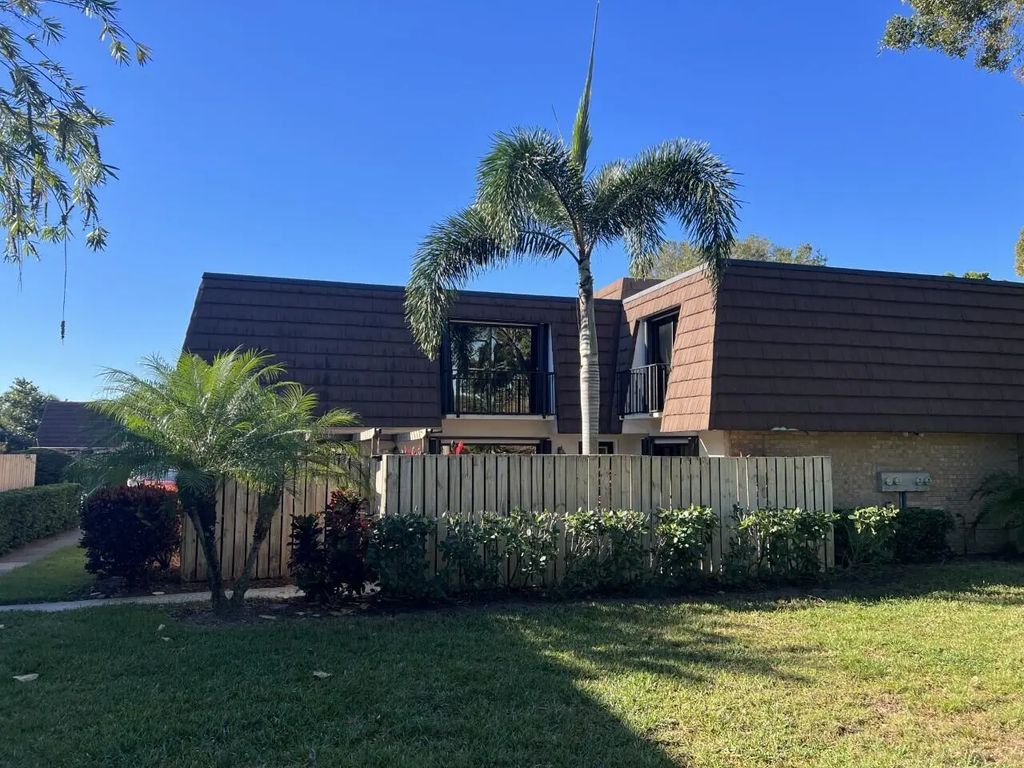 2004 20th Lane, Palm Beach Gardens