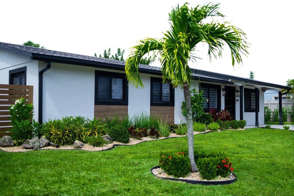 3144 Capri Road, Cabana Colony