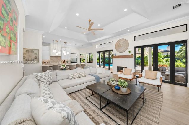 7250 Sw 99th Street, Pinecrest