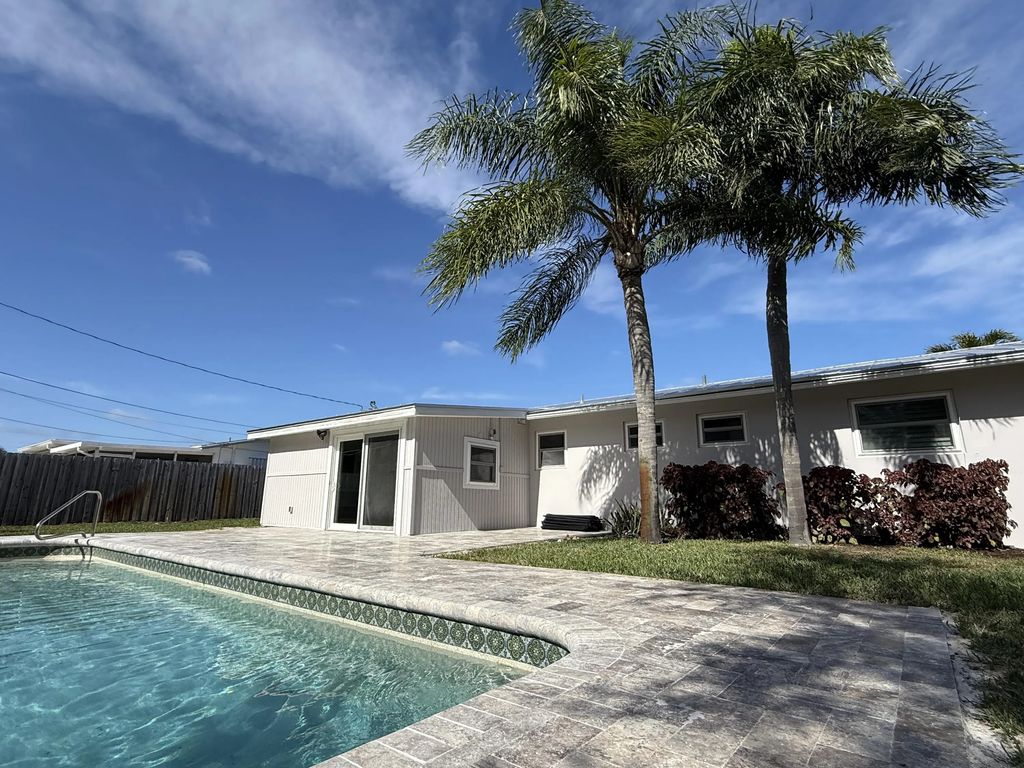 16 Ridgewood Circle, Tequesta