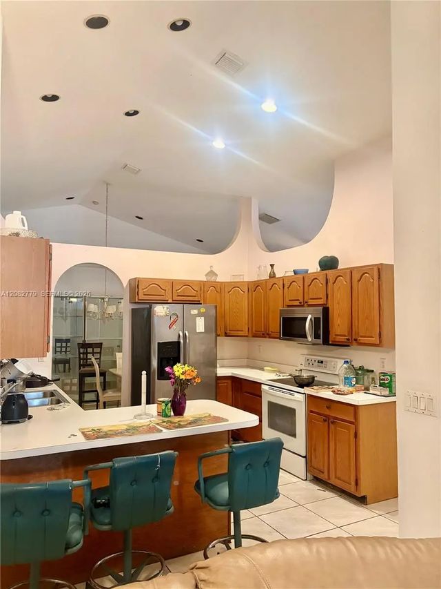 2 of 7 - 110 Hemingway Court, Royal Palm Beach, FL