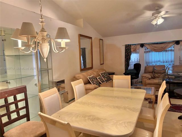 4 of 7 - 110 Hemingway Court, Royal Palm Beach, FL