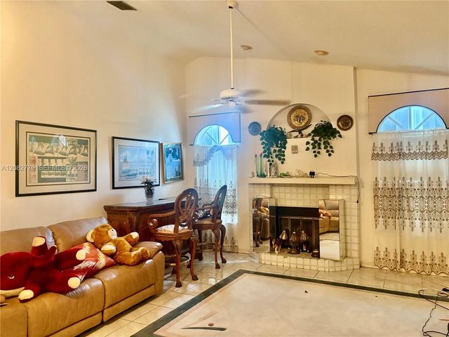 5 of 7 - 110 Hemingway Court, Royal Palm Beach, FL