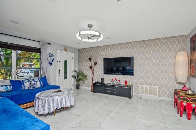 5 of 58 - 5704 Nw 47th Lane, Tamarac, FL