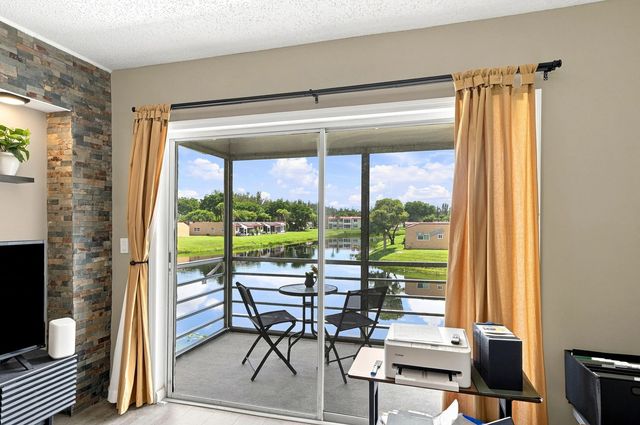 198 Lake Frances Drive, West Palm Beach