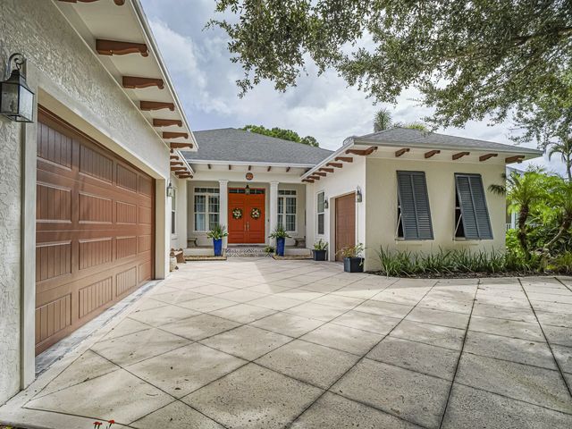 2 of 36 - 934 Carolina Circle Sw, Vero Beach, FL