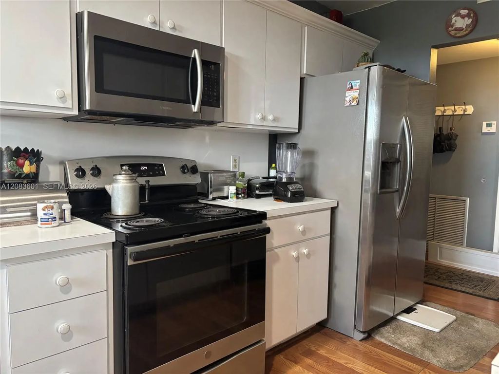 3800 Hillcrest Drive #1011, Hollywood