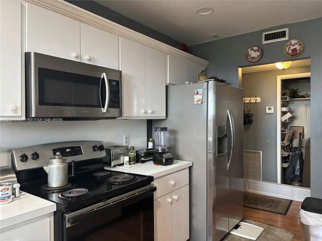 2 of 29 - 3800 Hillcrest Drive #1011, Hollywood, FL