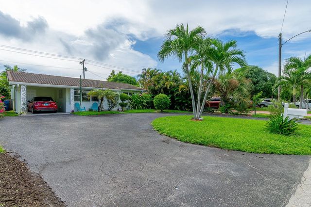 1318 Cardinal Lane, Lantana