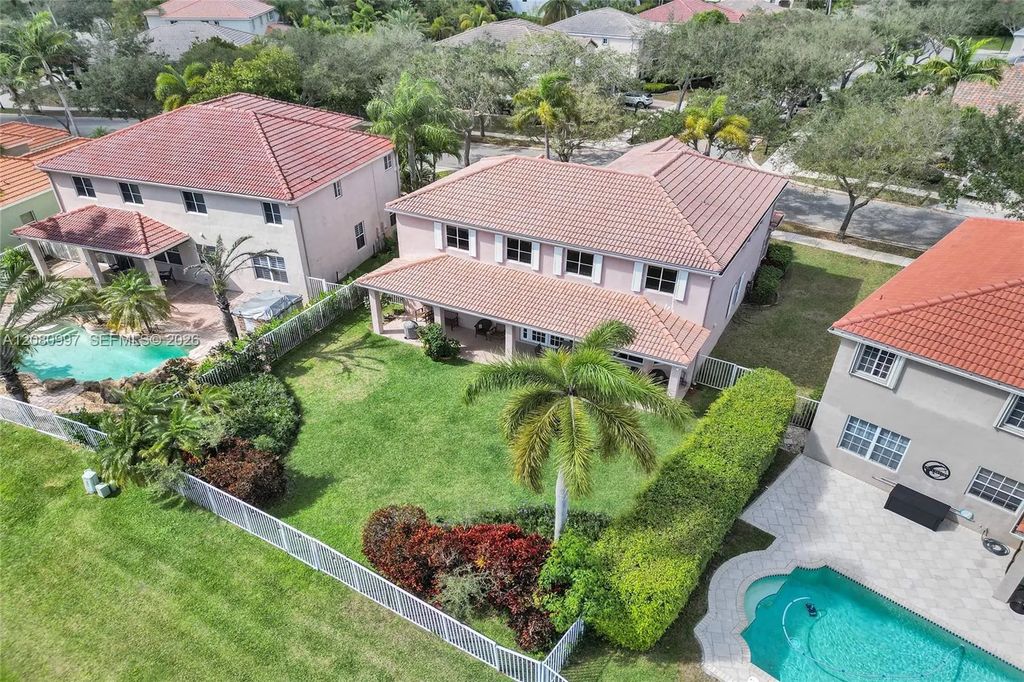 3892 Falcon Ridge Circle, Weston
