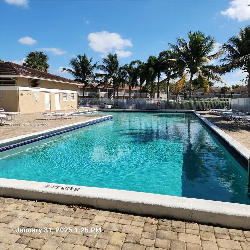 10004 Twin Lakes Drive #36-f, Coral Springs