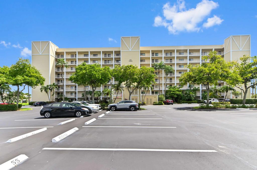 7260 Kinghurst Drive #106, Delray Beach