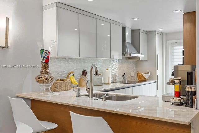 4 of 35 - 1000 Sw 12th Street #203, Fort Lauderdale, FL