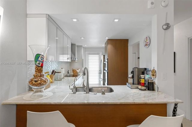 5 of 35 - 1000 Sw 12th Street #203, Fort Lauderdale, FL