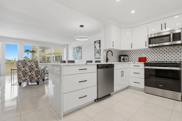 2 of 19 - 3200 Ne 36th Street #unit 318, Fort Lauderdale, FL