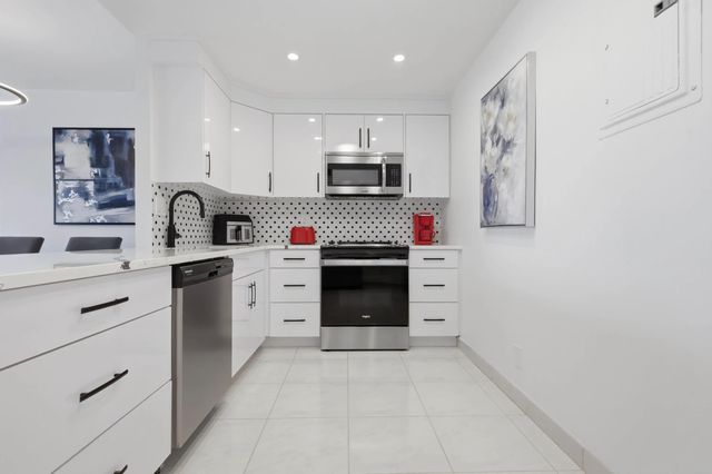3 of 19 - 3200 Ne 36th Street #unit 318, Fort Lauderdale, FL