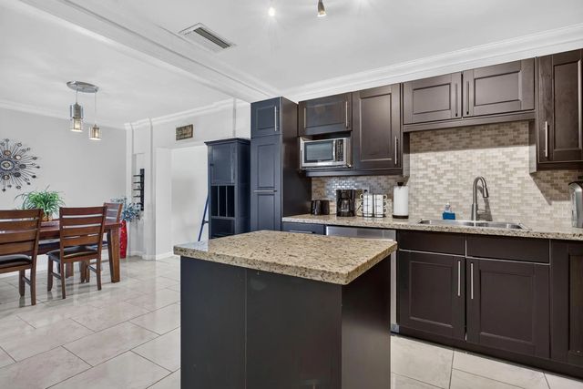4 of 28 - 1520 Ne 34th Court, Pompano Beach, FL