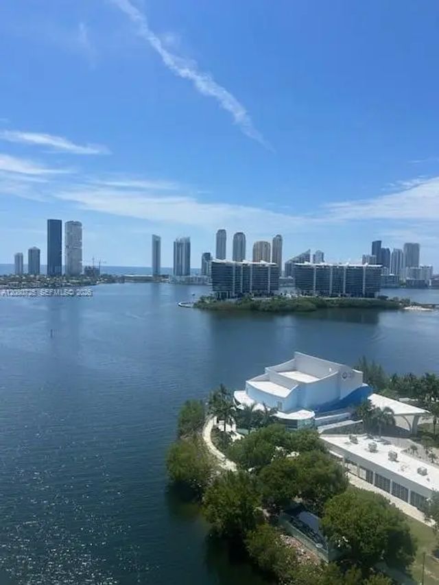 3330 Ne 190th Street #1719, Aventura