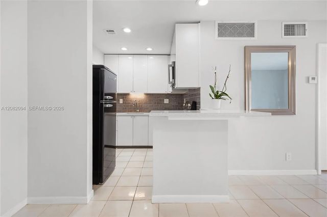 5 of 34 - 3040 Ne 16th Avenue #104, Oakland Park, FL