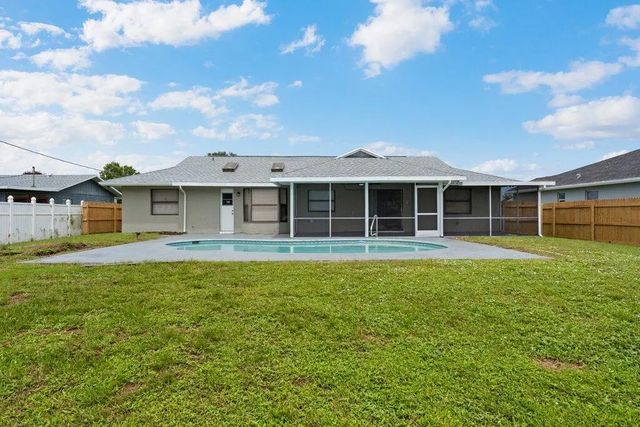 3 of 29 - 160 Sw Grove Avenue, Port St. Lucie, FL