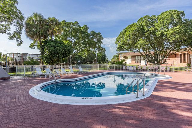 5 of 26 - 3090 Nw 46th Avenue, Lauderdale Lakes, FL