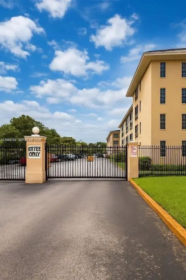 4848 Nw 24th Court #203, Lauderdale Lakes