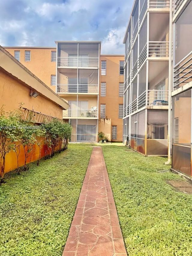 3 of 13 - 4848 Nw 24th Court #203, Lauderdale Lakes, FL