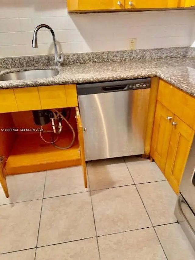 5 of 13 - 4848 Nw 24th Court #203, Lauderdale Lakes, FL