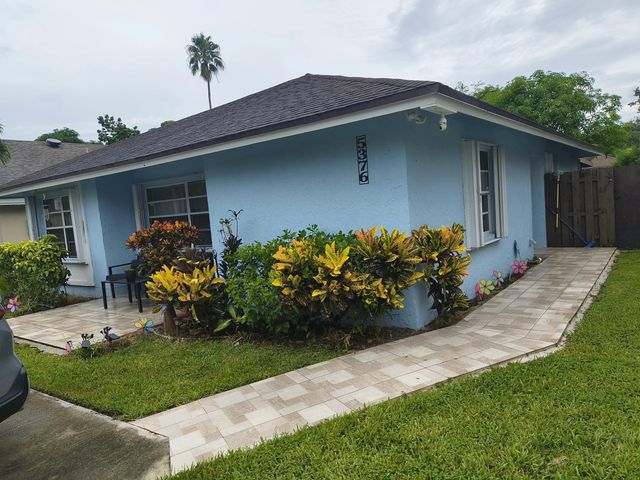 3 of 5 - 5376 Gene Circle, West Palm Beach, FL