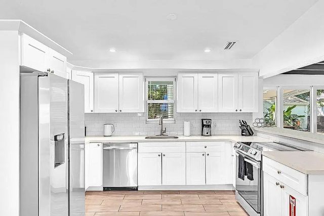 3 of 13 - 1580 Ne 35th Street, Oakland Park, FL