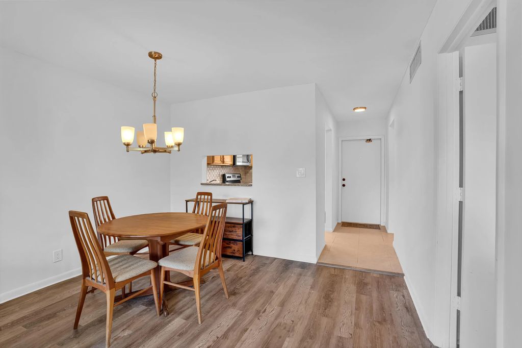 8400 Lagos De Campo Boulevard #305, Tamarac