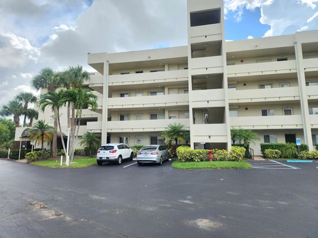 3178 Via Poinciana Drive #411, Lake Worth