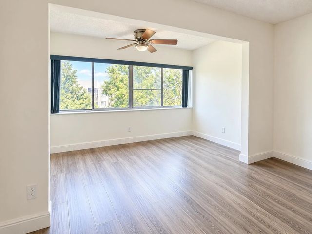 3 of 10 - 3178 Via Poinciana Drive #411, Lake Worth, FL