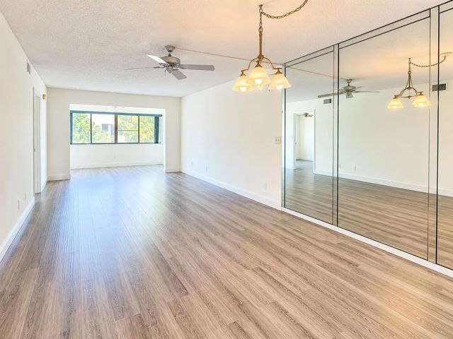 5 of 10 - 3178 Via Poinciana Drive #411, Lake Worth, FL