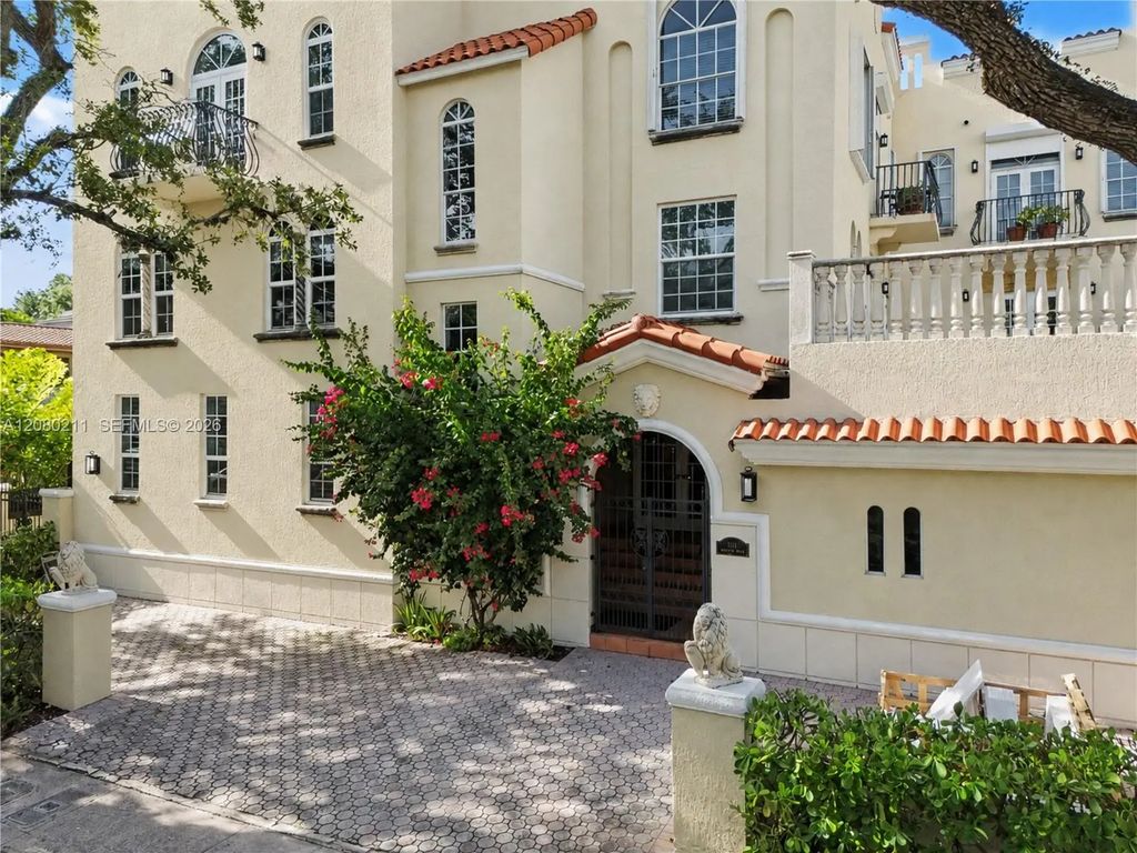 111 Edgewater Drive #3b, Coral Gables