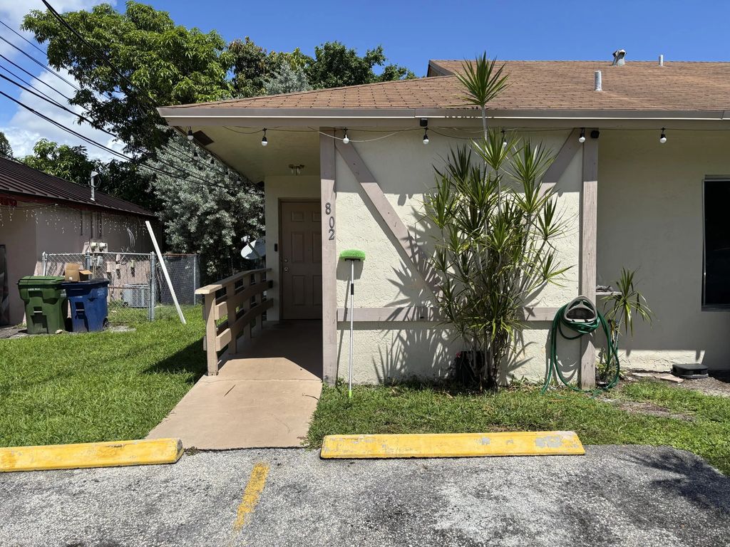 800 Sw 9th Street, Hallandale Beach