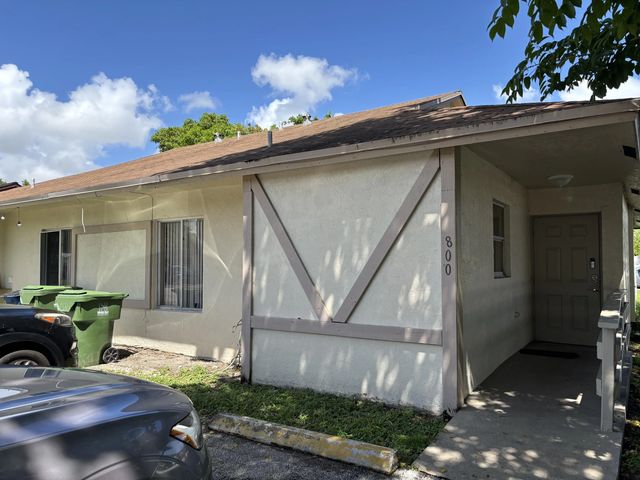 2 of 10 - 800 Sw 9th Street, Hallandale Beach, FL