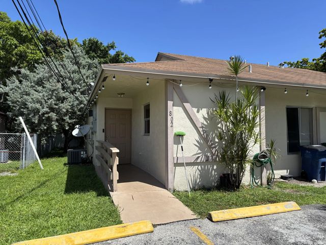 3 of 10 - 800 Sw 9th Street, Hallandale Beach, FL