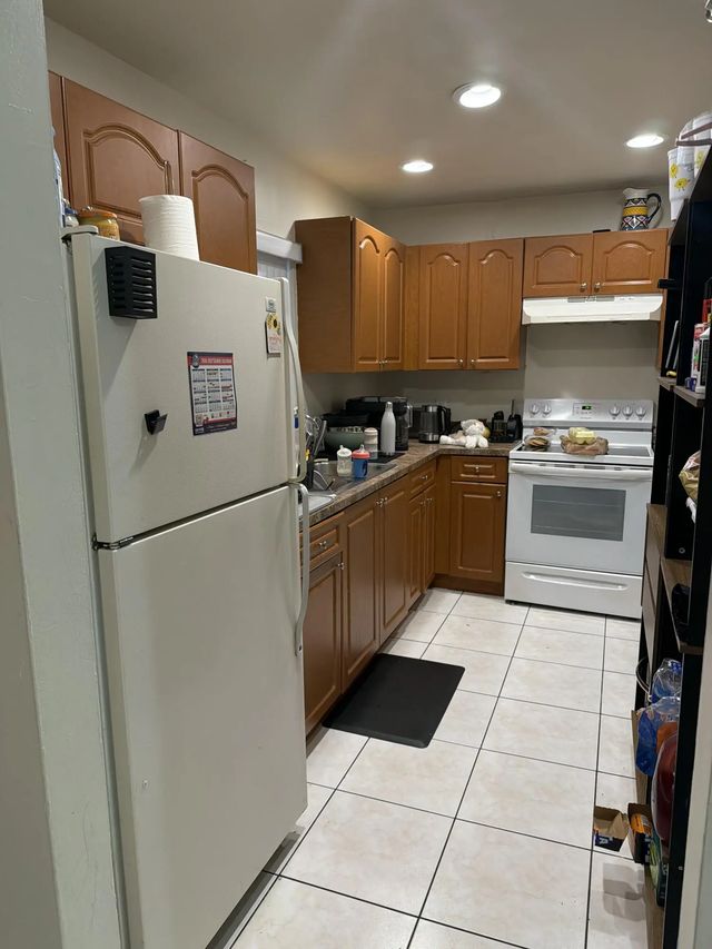 4 of 10 - 800 Sw 9th Street, Hallandale Beach, FL