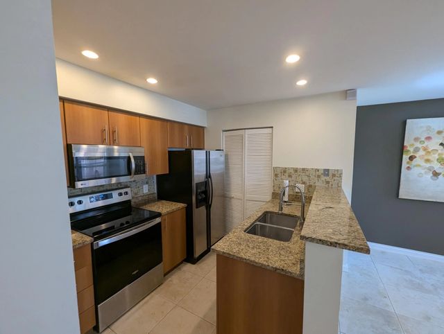 2 of 8 - 1335 Crystal Way #e, Delray Beach, FL