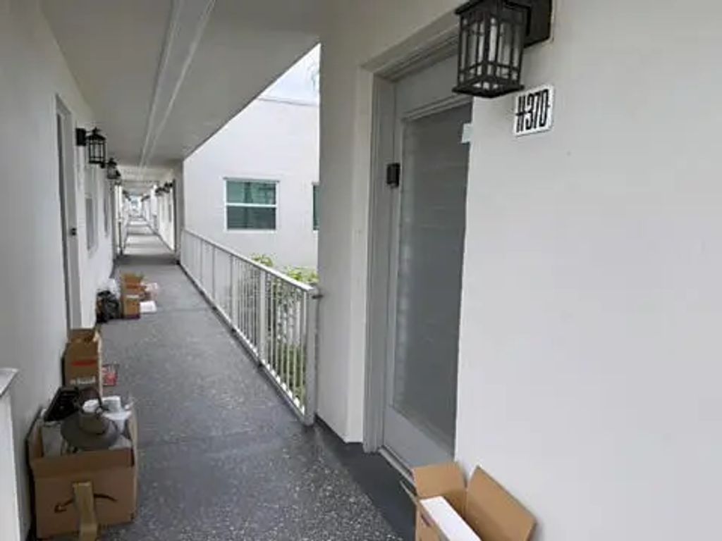 370 Burgundy H #h, Delray Beach