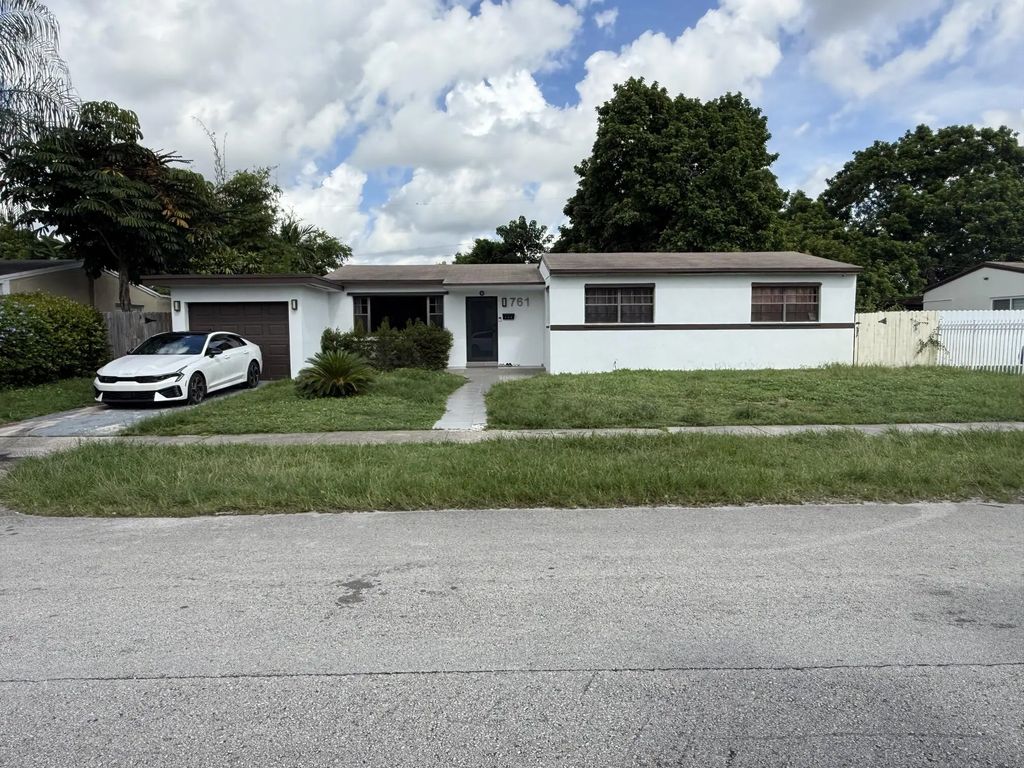 761 Nw 183rd Drive, Miami Gardens