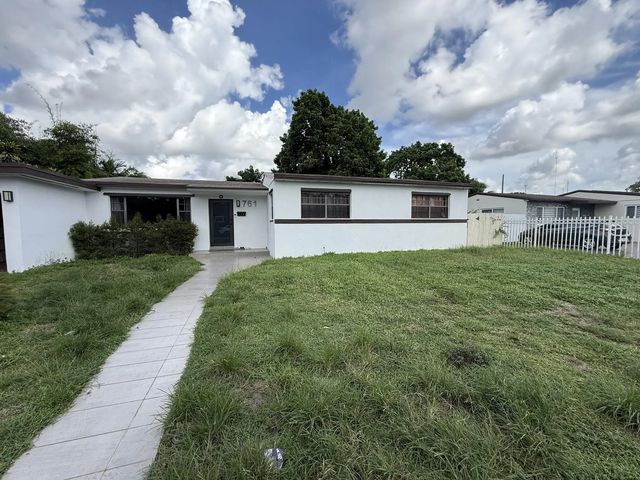 4 of 40 - 761 Nw 183rd Drive, Miami Gardens, FL