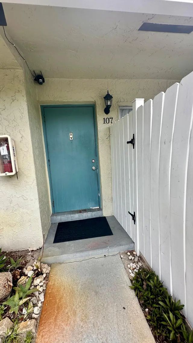 4 of 27 - 3000 Nw 5th Terrace #107, Pompano Beach, FL