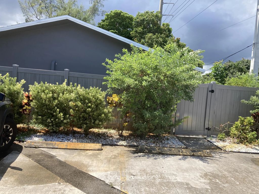 1175 Ne 6th Avenue Ne #1-2, Fort Lauderdale