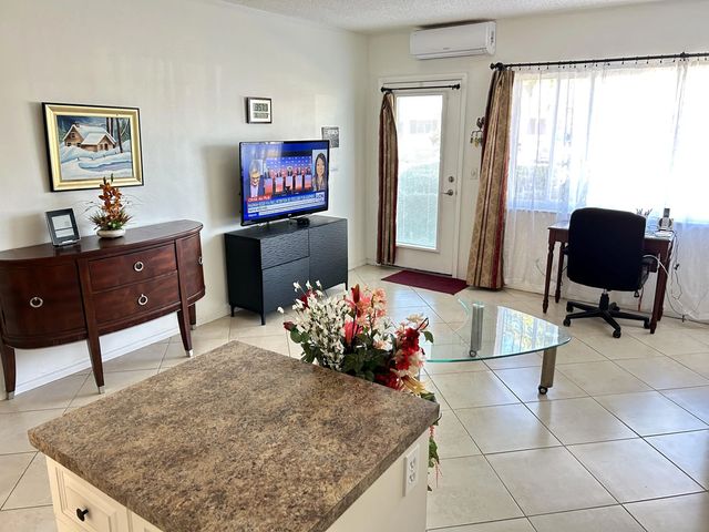 2 of 32 - 920 Sw 11th Avenue #5d, Hallandale Beach, FL