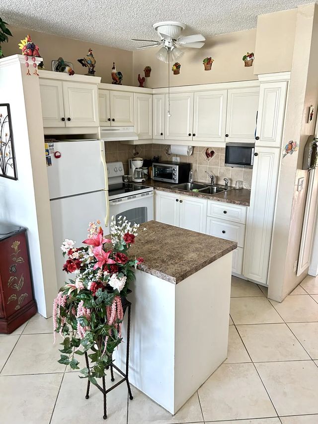 4 of 32 - 920 Sw 11th Avenue #5d, Hallandale Beach, FL